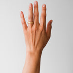 Maria Sørensen tilbyder moderne forlovelsesringe og vielsesringe med rustik overflade i guld, diamanter og organiske former. Smykkerne kan ofte laves af dit eget guld og diamanter. Guldsmed i København der tilbyder speciallavede smykker og organiske, tidsløse designs.