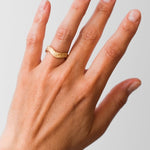 Maria Sørensen tilbyder moderne forlovelsesringe og vielsesringe med rustik overflade i guld, diamanter og organiske former. Smykkerne kan ofte laves af dit eget guld og diamanter. Guldsmed i København der tilbyder speciallavede smykker og organiske, tidsløse designs.