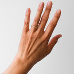 Maria Sørensen tilbyder moderne forlovelsesringe og vielsesringe med rustik overflade i guld, diamanter og organiske former. Smykkerne kan ofte laves af dit eget guld og diamanter. Guldsmed i København der tilbyder speciallavede smykker og organiske, tidsløse designs.