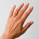 Maria Sørensen tilbyder moderne forlovelsesringe og vielsesringe med rustik overflade i guld, diamanter og organiske former. Smykkerne kan ofte laves af dit eget guld og diamanter. Guldsmed i København der tilbyder speciallavede smykker og organiske, tidsløse designs.