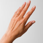 Maria Sørensen tilbyder moderne forlovelsesringe og vielsesringe med rustik overflade i guld, diamanter og organiske former. Smykkerne kan ofte laves af dit eget guld og diamanter. Guldsmed i København der tilbyder speciallavede smykker og organiske, tidsløse designs.